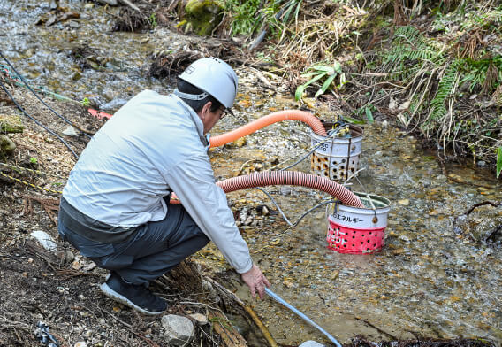 画像:株式会社友泉ボーリング 地熱資源の調査の様子